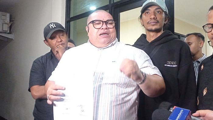 Razman Arif Nasution, kuasa hukum keluarga Vadel Badjideh di Polres Jakarta Selatan, Senin (7/10/2024).