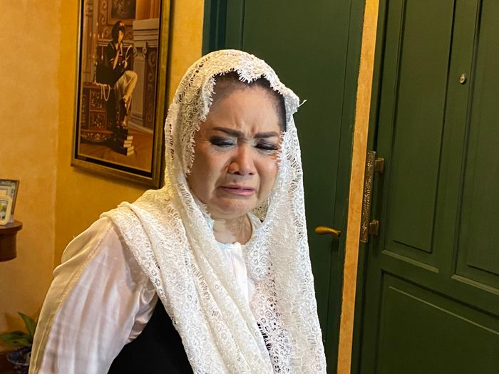 Vina Panduwinata saat Grid.ID temui di kediaman Marissa Haque di kawasan Bintaro, Tangerang Selatan, Selasa (8/10/2024) malam.