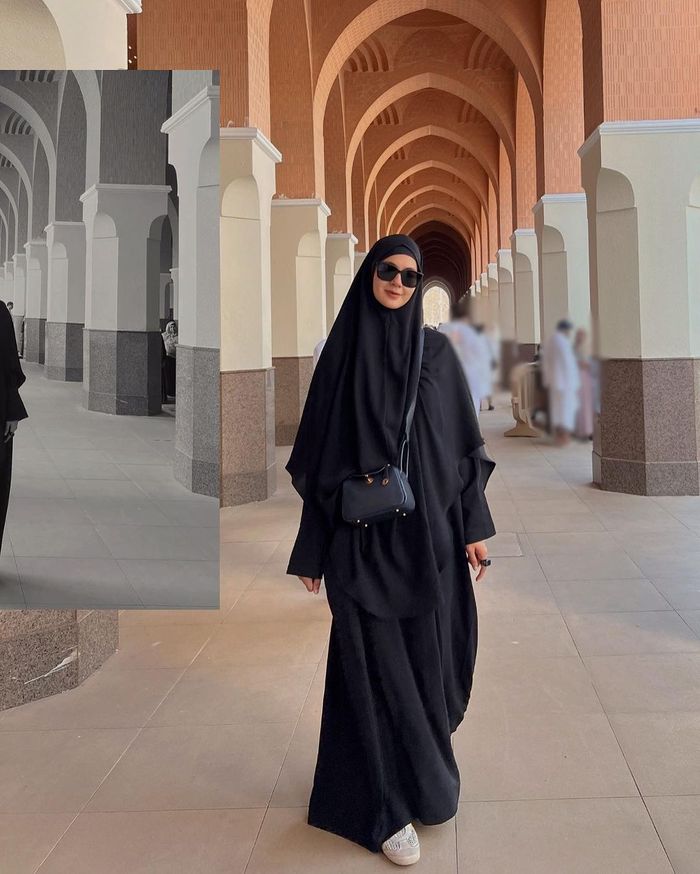 Paula Verhoeven bagikan foto saat Umrah ke tanah suci Mekkah.