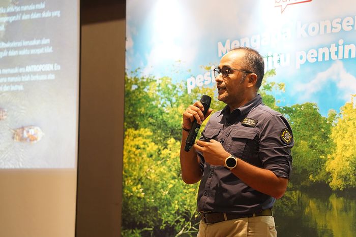 Didi Kaspi Kasim dalam gelar wicara &ldquo;Jernihkan Dunia melalui Blue Carbon: Mengapa Konservasi Laut dan Pesisir begitu Penting dan Mendesak?&rdquo; di Gedung Kompas Gramedia.