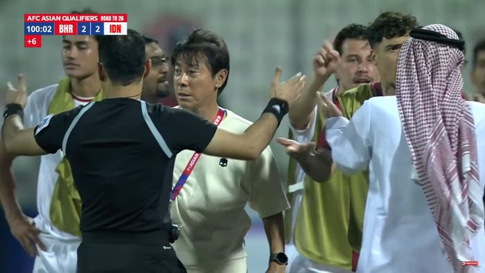 Media China bersyukur karena Timnas Indonesia dirugikan oleh wasit saat melawan Bahrain dan meminta masyarakat Tiongkok berterima kasih.