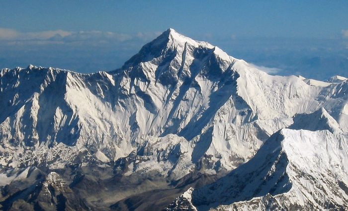 Gunung Everest di Pegunungan Himalaya adalah gunung tertinggi di dunia.