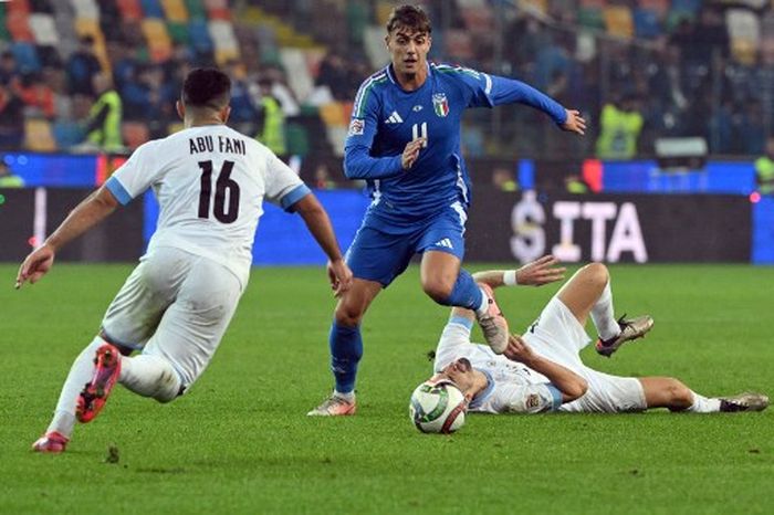 Daniel Maldini (11) melakukan debutnya untuk Timnas Italia dalam laga UEFA Nations League melawan Israel, Senin (14/10/2024) di Udine.