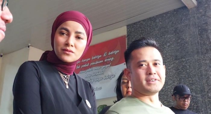 Olla Ramlan dan mantan suaminya, Aufar Hutapea saat Grid.ID temui di Polda Metro Jaya, Selasa (15/10/2024) sore.