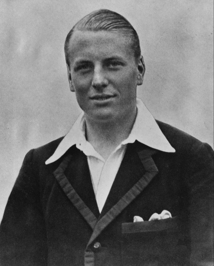 Andrew Comyn 'Sandy' Irvine (8 April 1902 – 8 Juni 1924), yang turut dalam Ekspedisi Gunung Everest Britania Raya pada 1924.