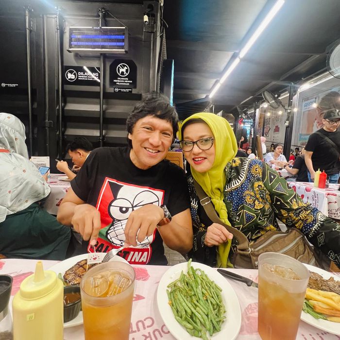 Ikang Fawzi bersama mendiang istri