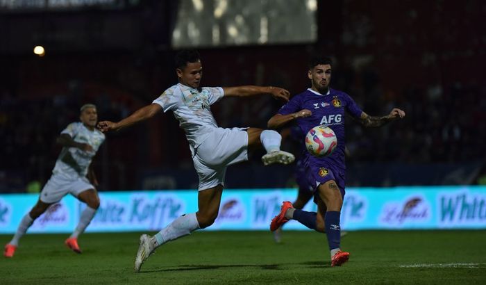 Suasana pertandingan antara Persib Bandung melawan Persik Kediri, Senin (28/10/2024).