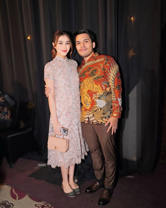 Aaliyah Massaid dan Thariq Halilintar di acara resepsi pernikahan kakak Fadil Jaidi, Yislam Jaidi.