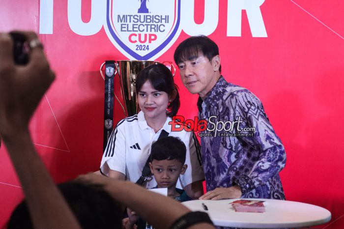 Pelatih timnas Indonesia, Shin Tae-yong, saat hadir dalam meet and greet di FX Sudirman,  Senayan, Jakarta, Sabtu (2/11/2024).