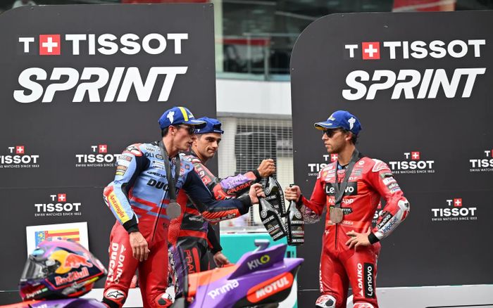 (ki-ka) Marc Marquez, Jorge Martin, dan Enea Bastianini pada podium Sprint MotoGP Malaysia 2024