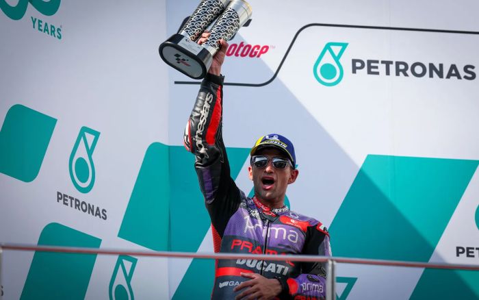 Pembalap Prima Pramac, Jorge Martin merayakan hasil di podium setelah balapan MotoGP Malaysia di Sirkuit Internasional Sepang, Sepang, 3 November 2024.