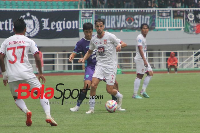 Suasana pertandingan Persita Vs Malut United di Stadion Pakansari, Kabupaten Bogor, Senin (4/11/2024) sore.