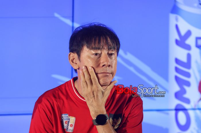 Pelatih timnas Indonesia, Shin Tae-yong, saat hadir di Media Center Stadion Utama Gelora Bung Karno, Senayan, Jakarta, Kamis (7/11/2024).