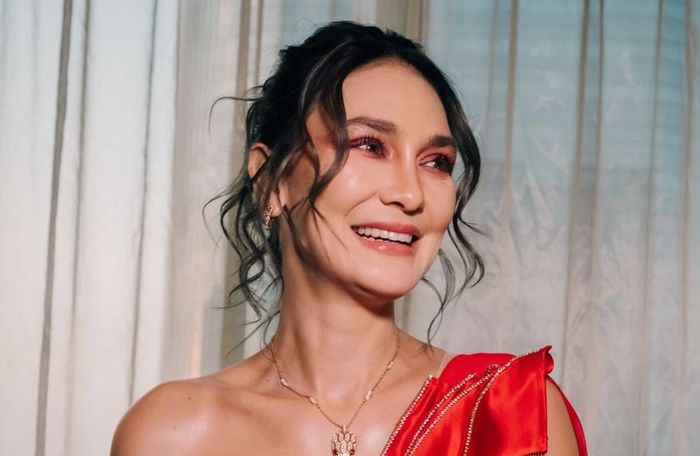 Penasaran ingin lihat tampilan Luna Maya di Singapura?