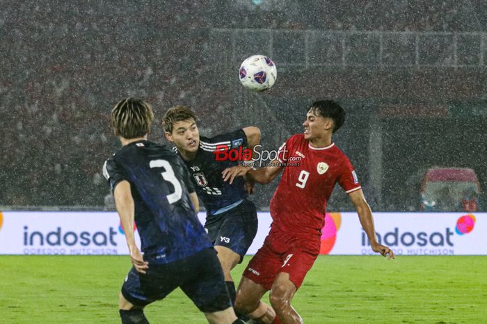 Suasana pertandingan antara timnas Indonesia vs Jepang pada matchday kelima Grup C Putaran Ketiga Kualifikasi Piala Dunia 2026 Zona Asia di Stadion Utama Gelora Bung Karno (SUGBK), Jakarta, Jumat (15/11/2024).