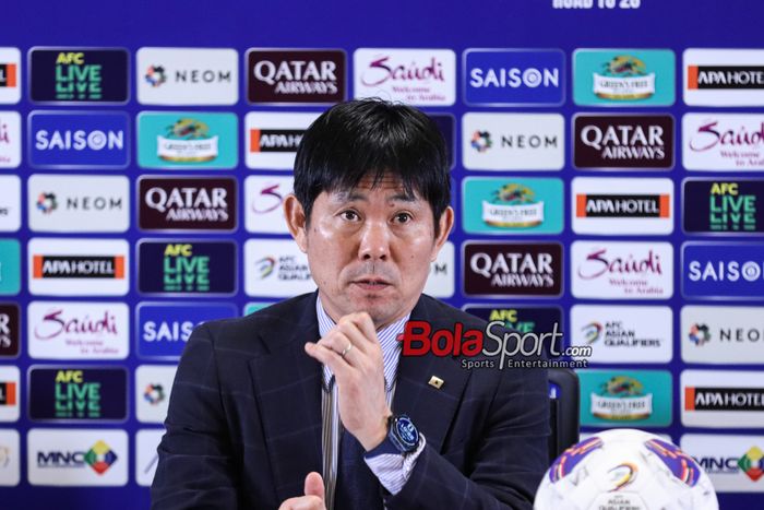 Pelatih timnas Jepang, Hajime Moriyasu, saat hadir dalam sesi jumpa pers di Media Center Stadion Utama Gelora Bung Karno, Senayan, Jakarta, Jumat (15/11/2024).