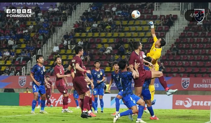 Suasana pertandingan antara timnas Thailand vs Laos yang terlaksana di Stadion Thammasat, Thailand, Minggu (17/11/2024).