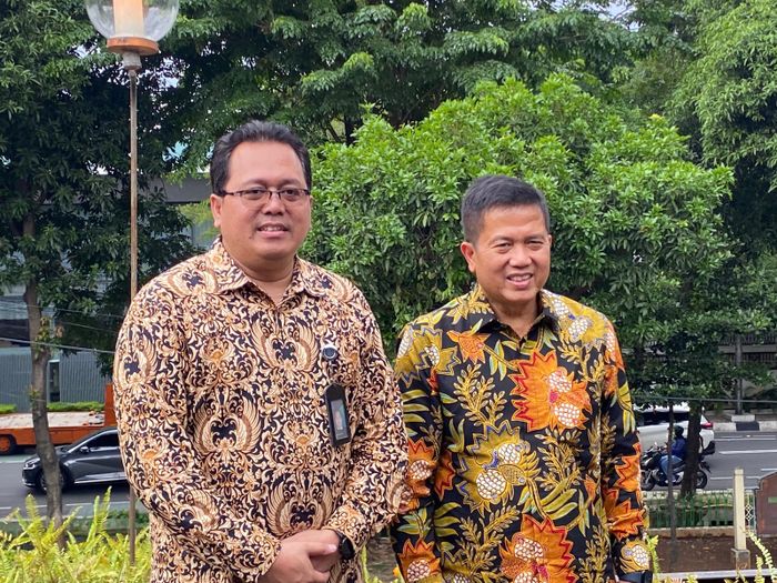Presiden Direktur Dyandra Promosindo, Daswar Marpaung (kanan) dan Direktur Bina Usaha Perdagangan Kementerian Perdagangan, Septo Soepriyatno dalam acara peluncuran IFRA Business Expo 2025 yang Grid.ID hadiri kawasan Kebayoram Baru, Jakarta Selatan, Selasa (26/11/2024).