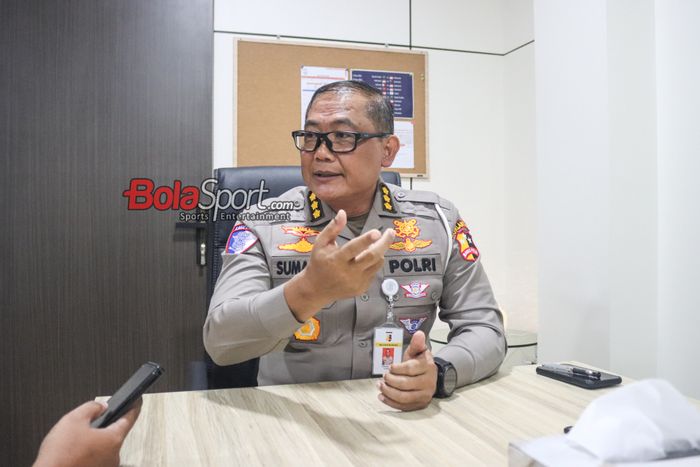 Kepala Badan Tim Nasional sekaligus Anggota Komite Eksekutif PSSI, Sumardji, saat diwawancara bersama BolaSport.com di Korlantas Polri, Pancoran, Jakarta, Senin (2/12/2024).