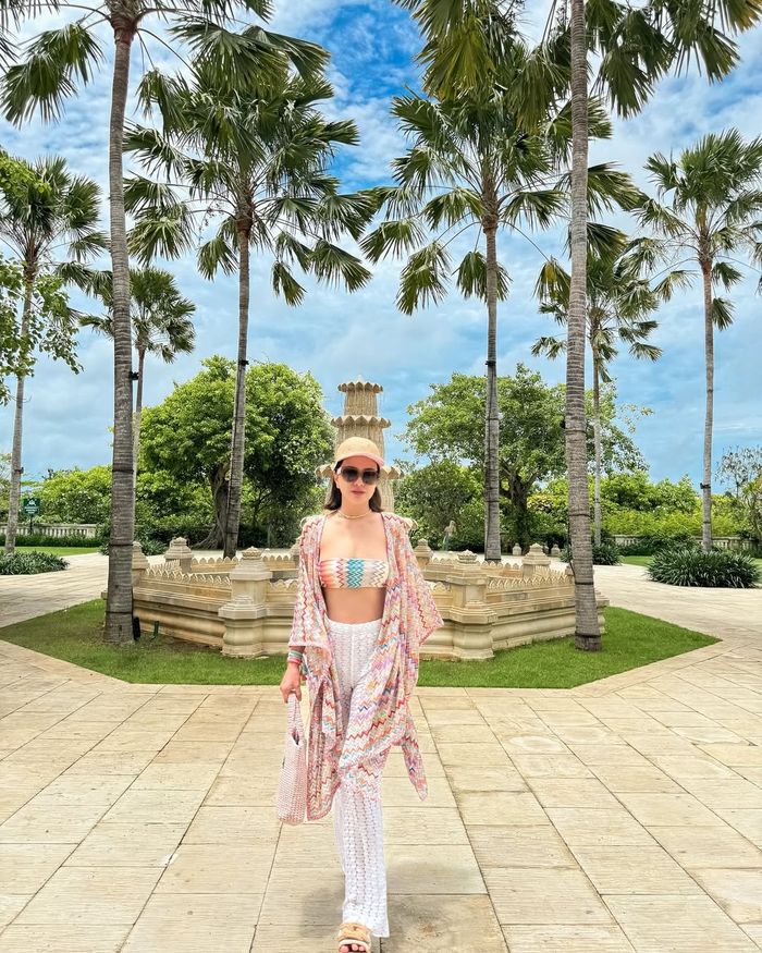 Shandy Aulia liburan ke Jumeirah, Bali.