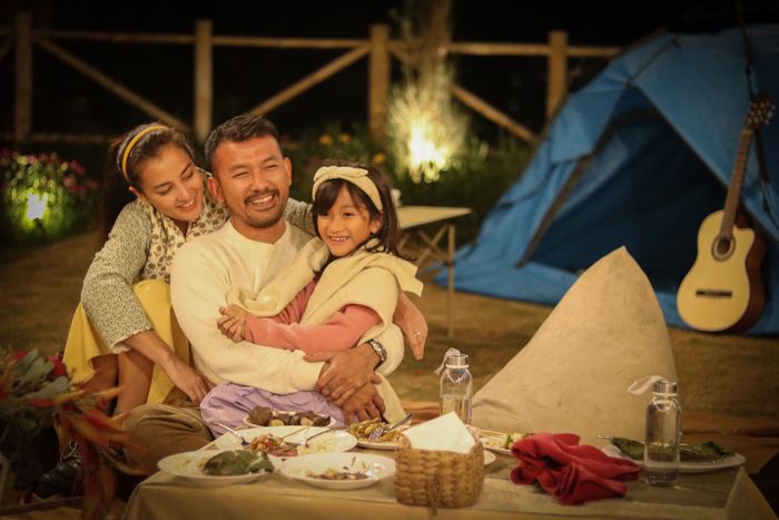 Unggahan Atiqah Hasiholan 