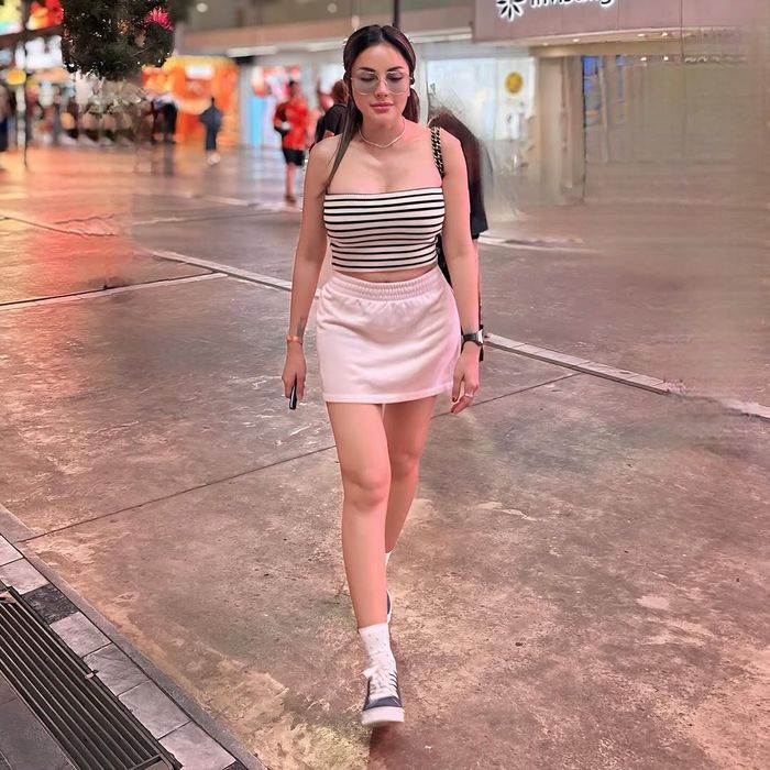 OOTD Nikita Mirzani saat liburan di Thailand.