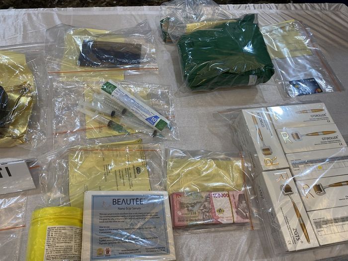 Barang bukti yang disita polisi dari Ria Beauty karena tak ada izin edar.