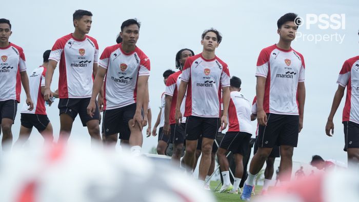 Victor Dethan dalam sesi latihan Timnas Indonesia pada 2 Desember 2024 di Bali