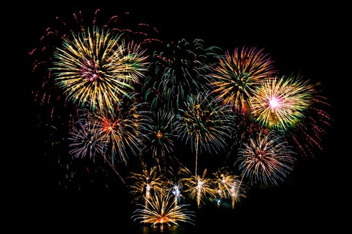 Berdasarkan ramalan shio, shio-shio ini cenderung suka melihat pesta kembang api dalam perayaan Tahun Baru.