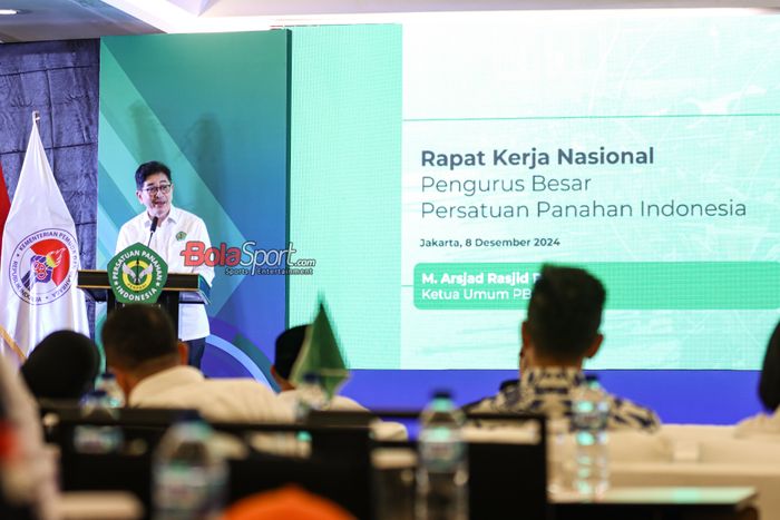 Ketua Umum PB Perpani, Arsjad Rasjid, sedang memberikan sambutan dalam pembukaan acara Rapat Kerja Nasional Perpani 2024 di Artotel, Senayan, Jakarta, Minggu (8/12/2024).