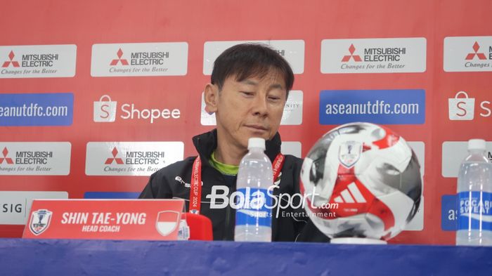 Pelatih Timnas Indonesia, Shin Tae-yong, dalam sesi konferensi pers jelang laga kedua Grup B melawan Timnas Laos, Rabu (11/12/2024) sore WIB.