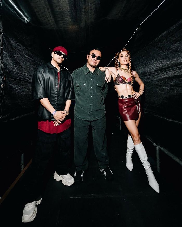 (ki-ka) Liquid Silva, Whisnu Santika, dan Cinta Laura saat manggung di DWP 2024.