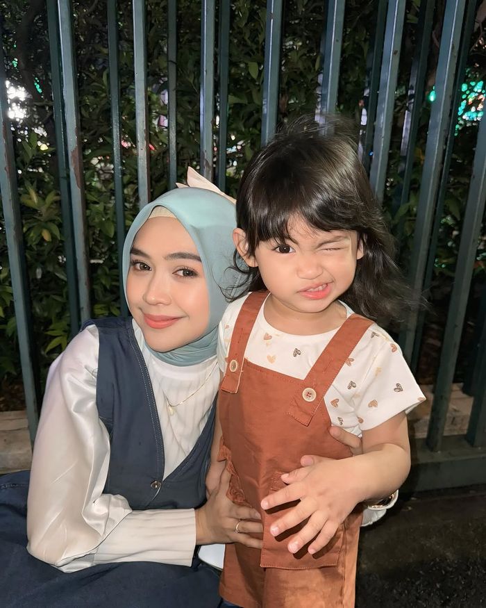 Ria Ricis bersama sang putri, Moana.