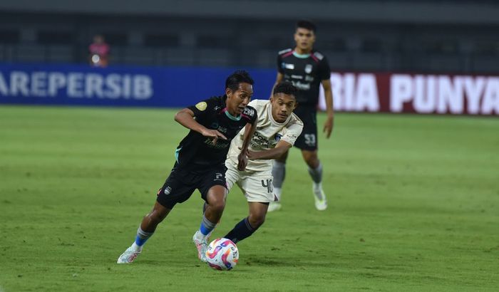 Suasana Pertandingan Persib Bandung Vs Persita Tangerang dalam laga ke-16 Liga 1 2024/2025 di Stadion Bandung Lautan Api (GBLA), Bandung, Minggu (22/12/2024).