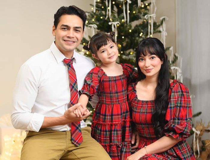 Asmirandah dan keluarganya.