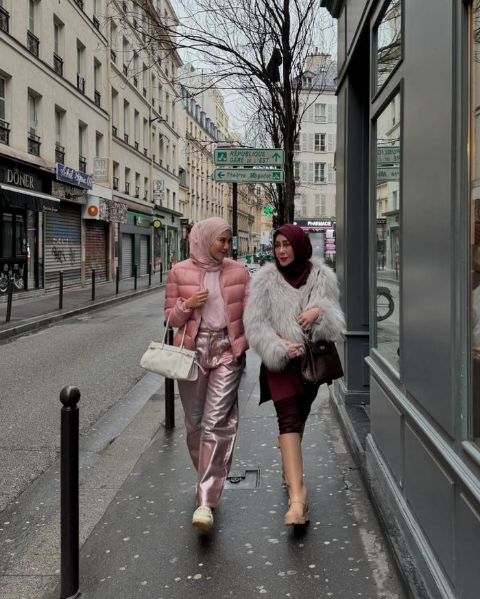 Syahnaz liburan ke Eropa bersama sang ibu, Amy Qanita.
