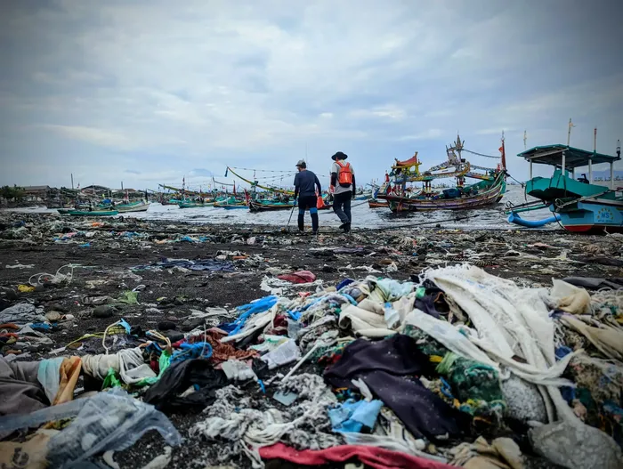 Indonesia merupakan negara penghasil sampah plastik terbesar kedua di dunia setelah Tiongkok. Bagaimana cara menguranginya?