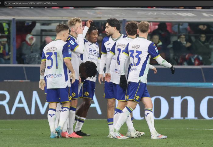 Hellas Verona berhasil mengalahkan Bologna dengan skor 3-2 pada giornata 18 Liga Italia 2024-2025 di Stadion Renato Dall'Ara, Senin (30/12/2024).