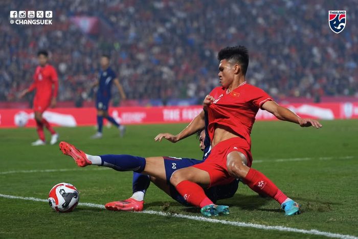 Suasana laga final leg pertama antara Vietnam vs Thailand di Stadion Viet Tri, Phu Tho, Kamis (2/1/2025) malam WIB