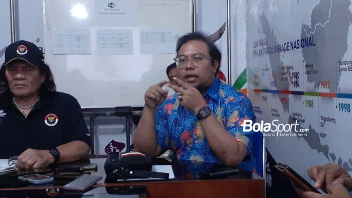 Sekretaris Jenderal NPC Indonesia, Rima Ferdianto, saat memberikan paparan Program Scountonv Mendobrak Batas tahun 2025 di Kantor NPC Indonesia, Solo, Jawa Tengah, Selasa (7/1/2025)