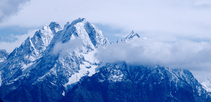 Gunung-gunung di Pegunungan Himalaya tidak bersifat vulkanis alias tidak berapi. Mengapa demikian?