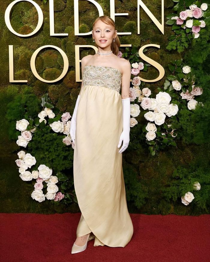 Ariana Grande kenakan gaun Givenchy tahun 1966.