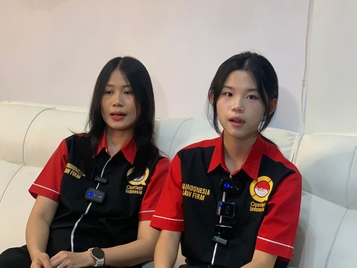 Istri dan anak Alvin Lim saat ditemui awak media di kediamannya di Cikokol, Tangerang, Minggu (12/1/2025).