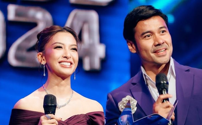 Alisia Rininta dan Chicco Jerikho di SCTV Awards 2024.