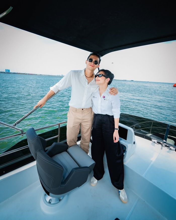 Prilly Latuconsina dan Omara Esteghlal.