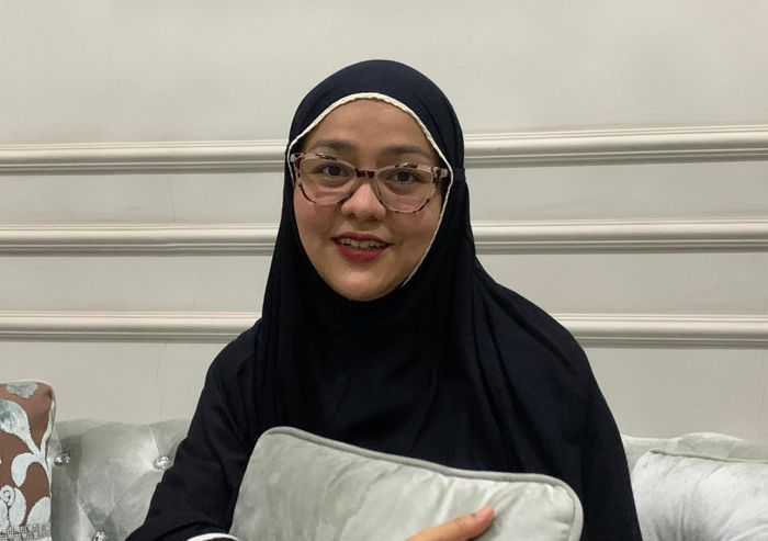 Ade Suryani ditemui Grid.ID di kediamannya di Jagakarsa, Jakarta Selatan, Rabu (15/1/2025).