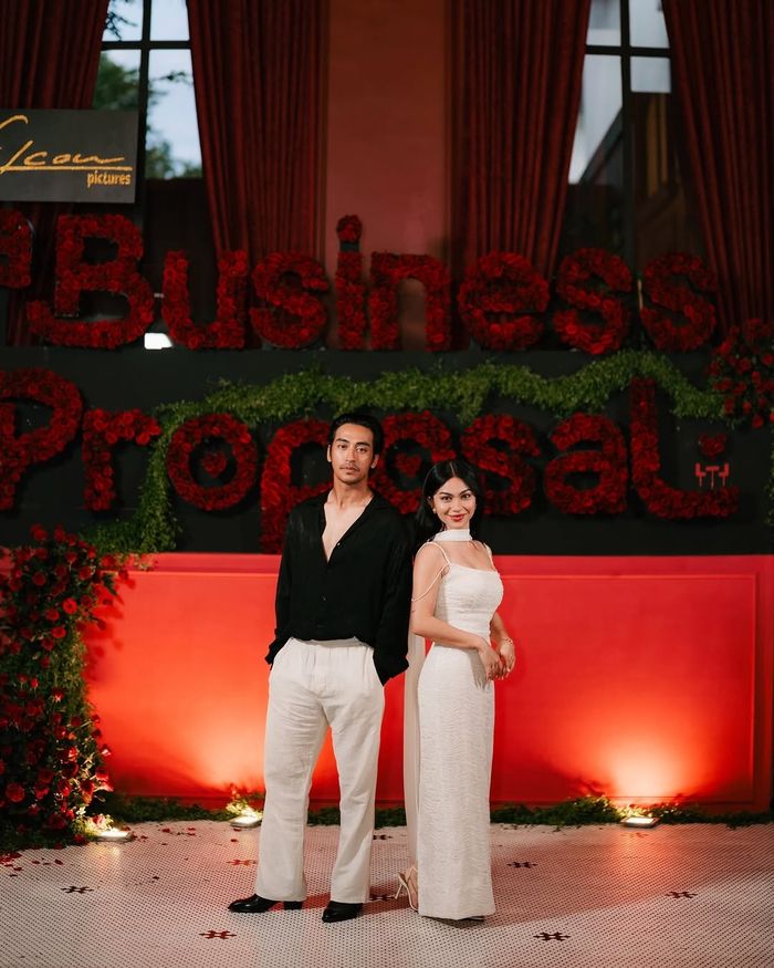 Ariel Tatum dan Abidzar Al-ghifari sebagai dua tokoh utama A Business Proposal.