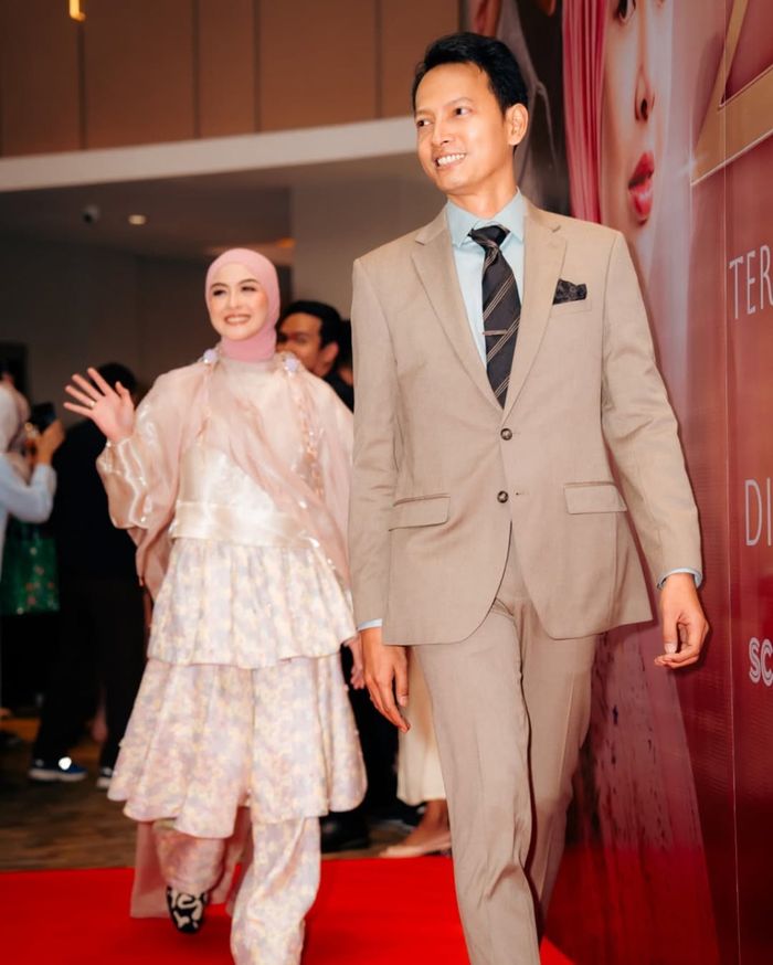 Revalina S. Temat dan Fedi Nuril saat gala premiere film 1 Imam 2 Makmum di XXI Epicentrum, Kuningan, Jakarta, hari Kamis (09/10).