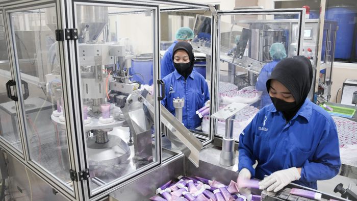 Proses produksi Implora dilakukan secara lokal di pabrik Sidoarjo, Jawa Timur,