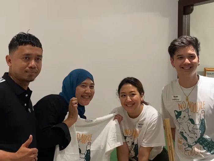 Momen kebersamaan Sherina Munaf dan Baskara Mahendra dalam perayaan ulang tahun bisnis kuliner mereka pada November 2024.